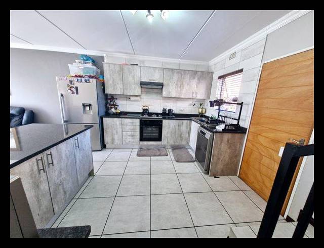 3 BEDROOM TOWNHOUSE FOR SALE IN GOEDEBURG